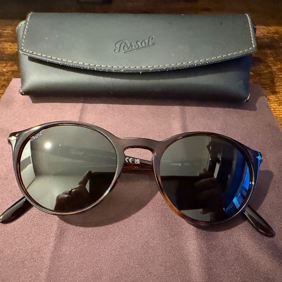 Persol PO3092SM Sunglasses in Gradient Dark-Light Tortoise  Persol PO3092-SM Tortoise Sunglasses 50-19-145 Made in Italy w/ Case